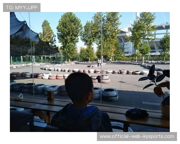 俱乐部与本地企业达成长期赞助协议保障运营资金，俱乐部的经营模式